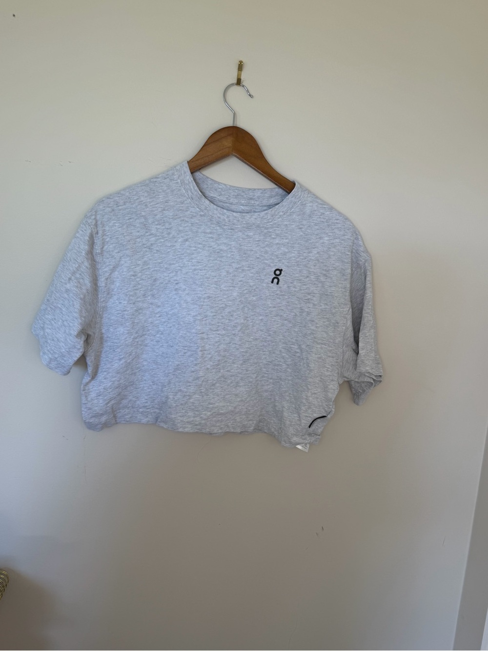 On Running Light Gray Crop Tee